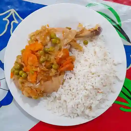 Pollo Al Champiñones y Arroz