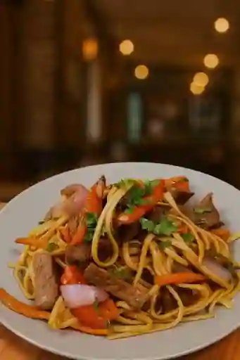 Tallarín Salteado de Carne