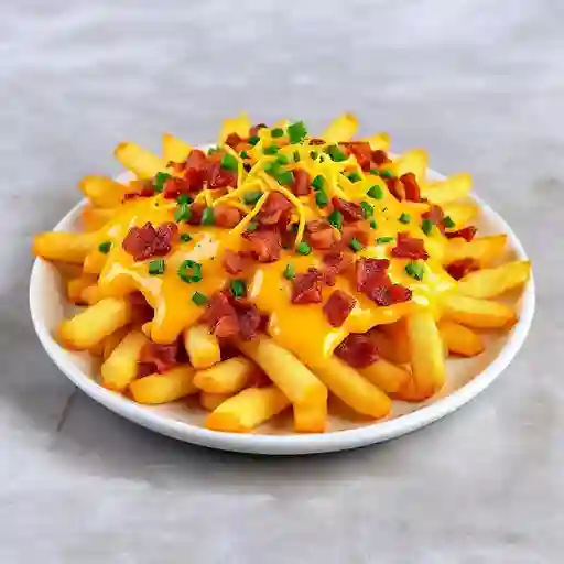 Papas fritas con tocino y queso
