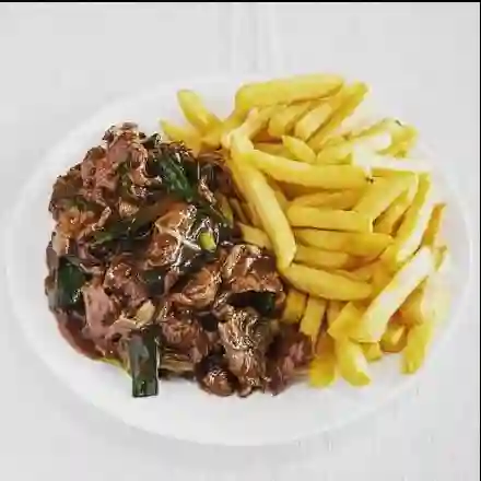 Carne Mongoliana con Papas Fritas 