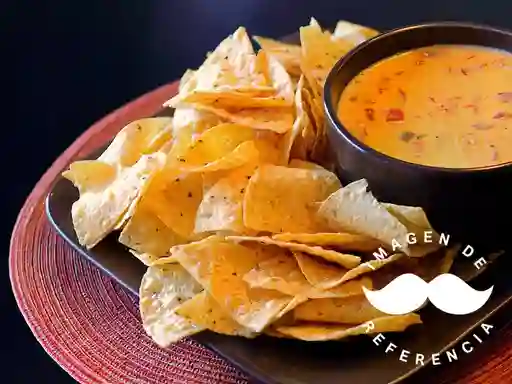 Totopos con Salsa de Queso