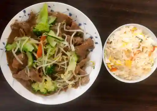 Chapsui de carne con arroz chaufan