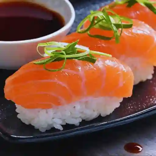 Nigiri de salmón