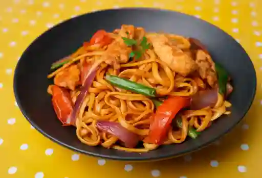 Tallarín Saltado Pollo
