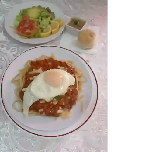 Tallarines con Salsa Boloñesa