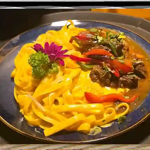 Fettuccine a la huancaína c/lomo