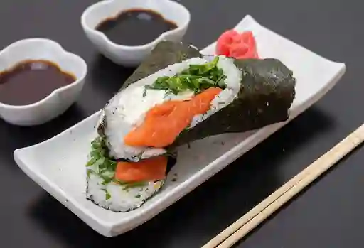 Handroll salmón nori