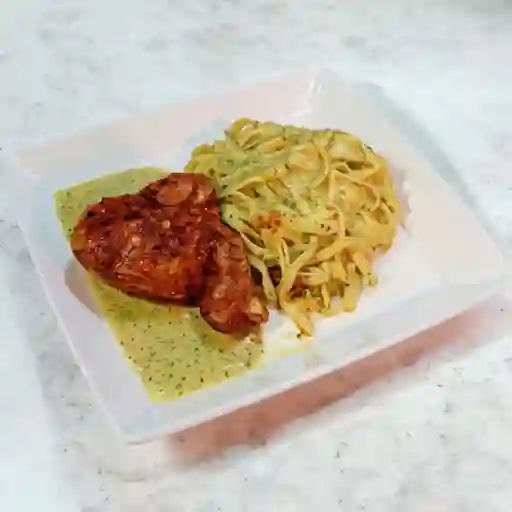 Tuto al horno con tallarines al pesto