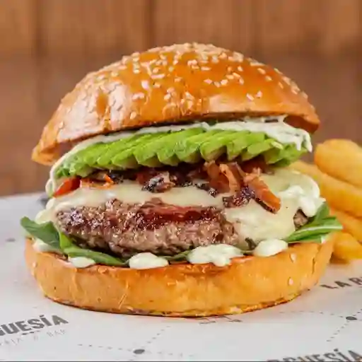 Avocado Burger + Papas