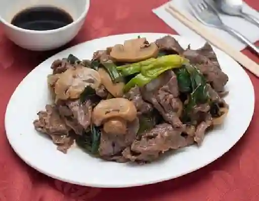Carne con Champiñones