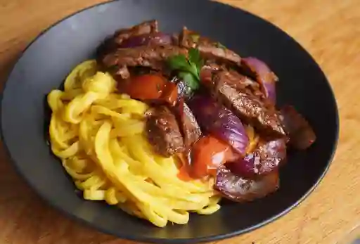 Tallarin huáncahino con salteado