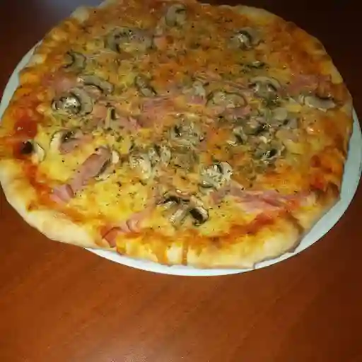 Pizza de Jamón y Champiñones