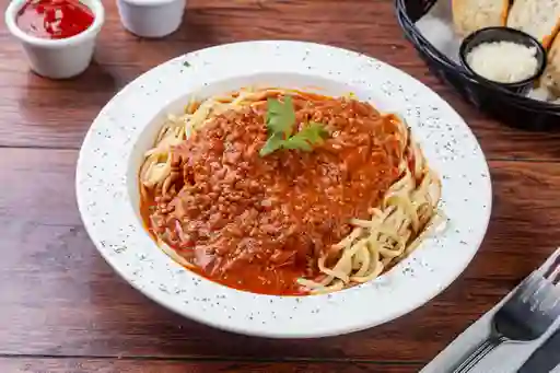 Tallarines con Salsa Bolognesa