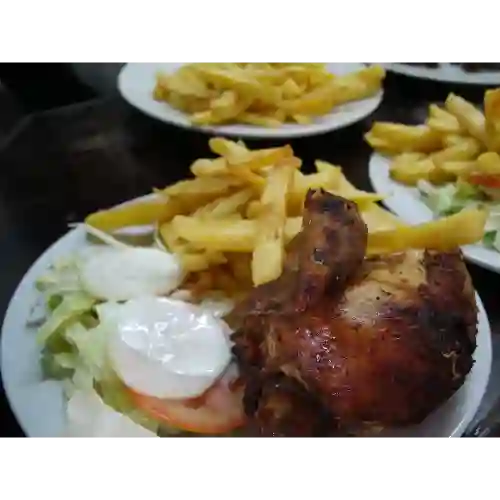 1/4 Pollo a la brasa y ensalada