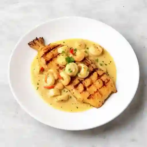 Pescado y Camarón Salteado