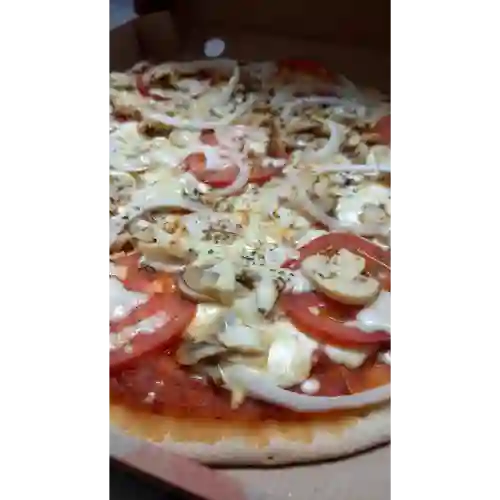 2x1 Pizza Mediana Vegetaria - Hawaiana