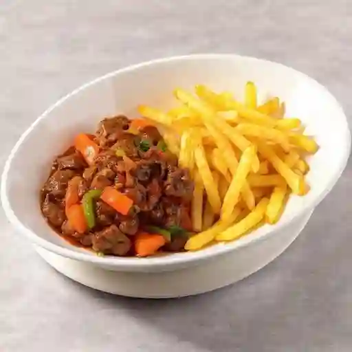 Chapsui de carne con papas fritas