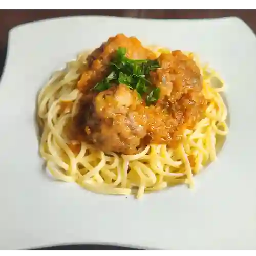 Pasta albóndigas en napolitana ejecutivo