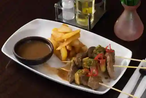 Anticuchos de Lomo Saltado
