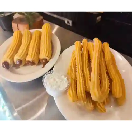 8 Churros Rellenos Manjar y 12 Trad