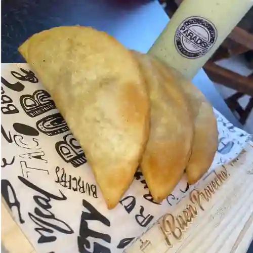 Empanada de Pollo y Queso