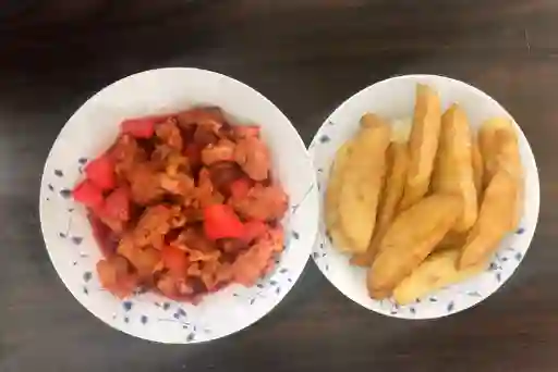 Costillar cantones con papas fritas