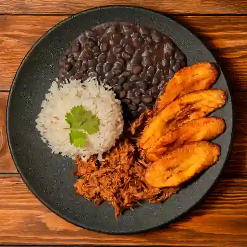 Pabellón Venezolano + Bebida