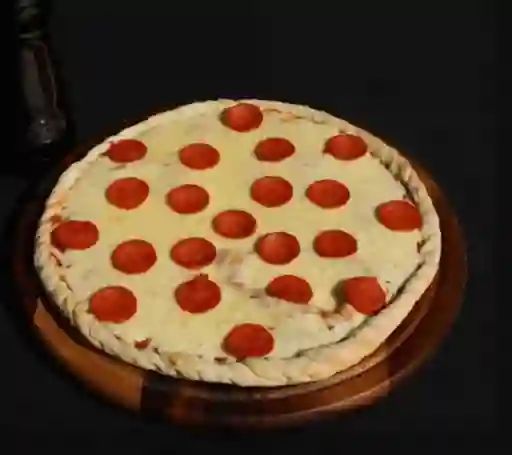 1 Pizza Familiar Pepperoni Eccellenti 1 Bebida De 1,5 Litros