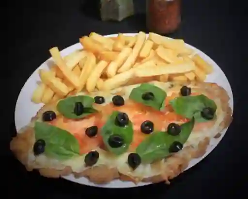 Milanesa de Pollo Capresse y Papas