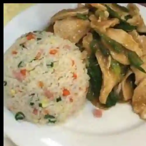 Pollo Mongoliano con Arroz Chaufan