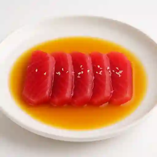 Tiradito Yuzu Atun Rojo.