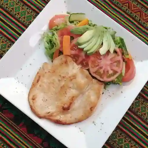 Pollo a la Plancha con Ensalada