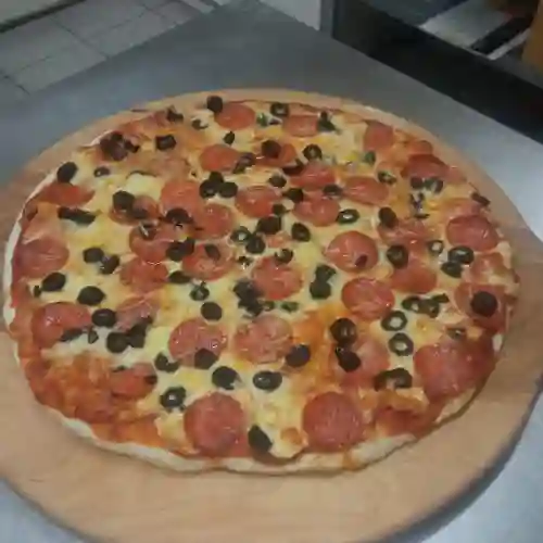 Pizza Pepperoni 32 Cms