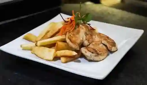 Pollo a la Plancha con Papas Fritas