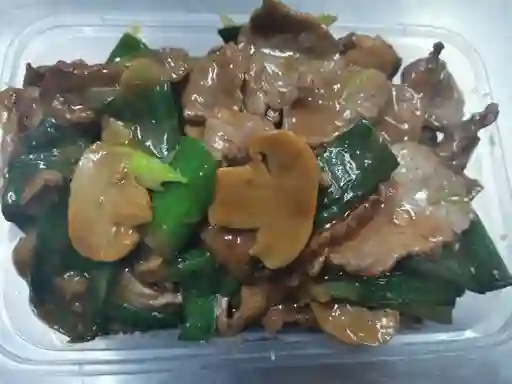 Carne con Champiñon