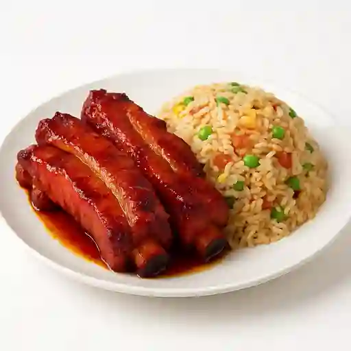 Costillar cantonés con arroz chaufán