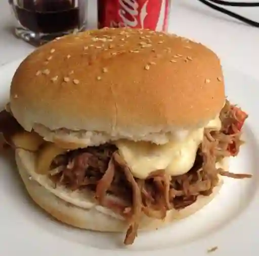 Sándwich Mechada Luco y Papas