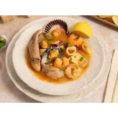 Parihuela de Pescado y Mariscos
