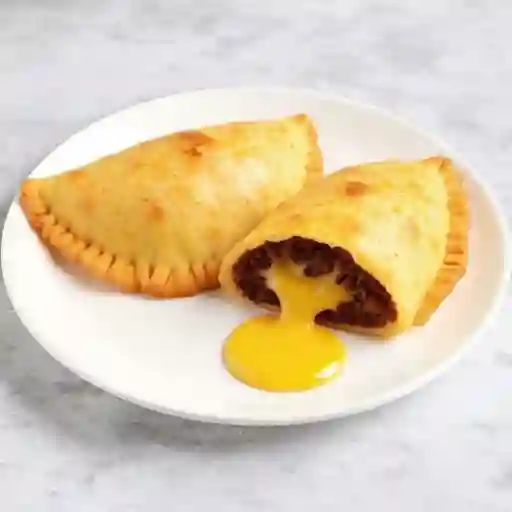 Empanada carne mechada queso