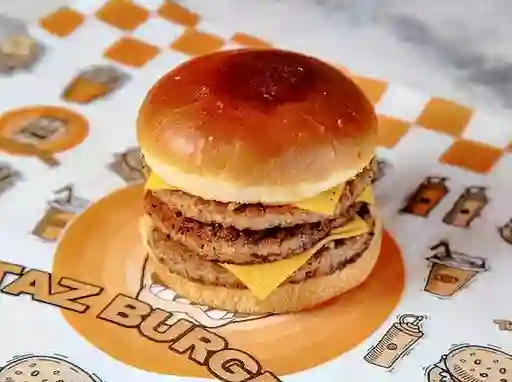 Triple Cheese Burger y Porción Papas Fritas
