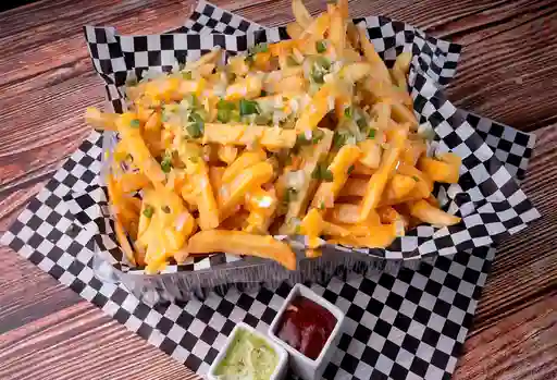 Papas Fritas con Cheddar y Ciboulette