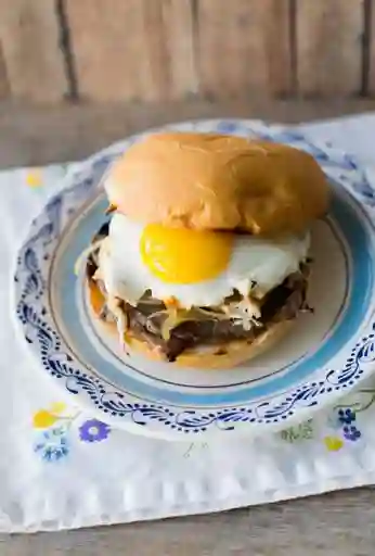 Sandwich a Lo Pobre de Mechada