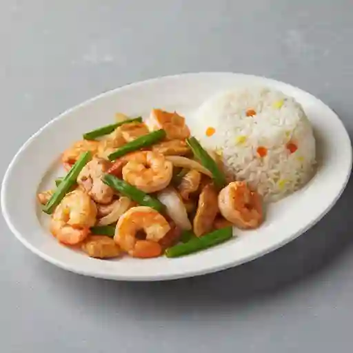 Pollo camaron con arroz chaufan