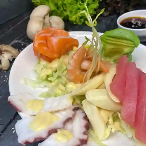 14. Ensalada Sashimi