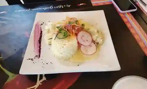 Pescado en Salsa de Camarones