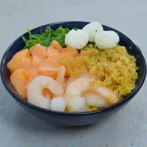 Gohan nikkei bañado en salsa acevichada