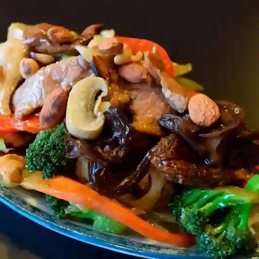 Pollo con Algas y Champiñones