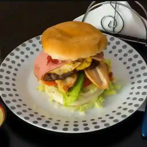 Hamburguesa Mixta Chuleta y Pollo