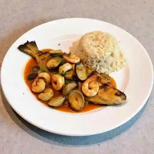 Pescado Salsa Ostiones y Camarones