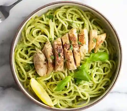 Tallarines al pesto con pollo plancha